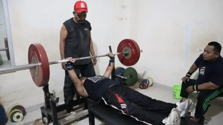 AtletParaPowerliftingNPCSumutmelakukanlatihanrutindiSekretariatNPCSumut