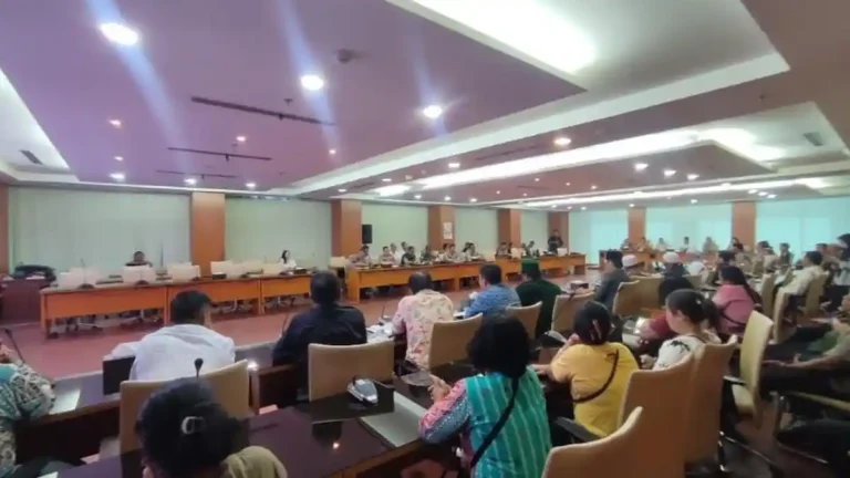 Suasana-Rapat-Dengar-Pendapat-RDP-warga-Kecamatan-Medan-Belawan-222