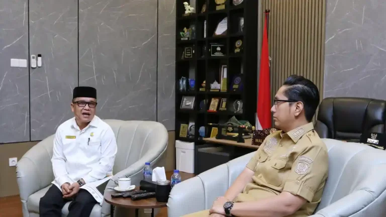 Wali-Kota-Medan-Rico-Waas-audiensi-bersama-Kepala-Kantor