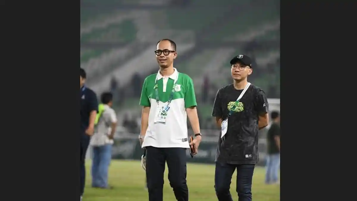 COO-PSMS-Medan-Samuel-Nababan-depan-dan-Presiden-PSMS-Medan-Fendi-Jonathan