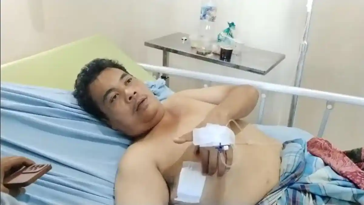 Guntur-Sugoro-41-masih-terbaring-di-atas-ranjang-rumah-sakit-RS-Pirngadi-Medan