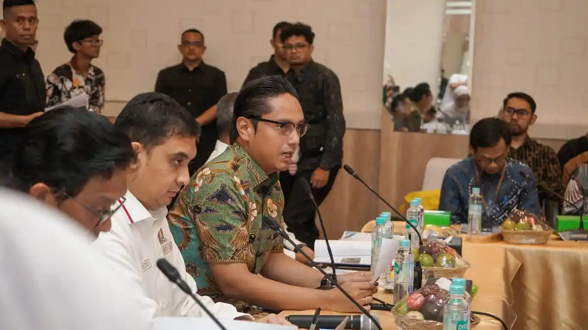 Wali-Kota-Medan-Rico-Tri-Putra-Bayu-Waas-memaparkan