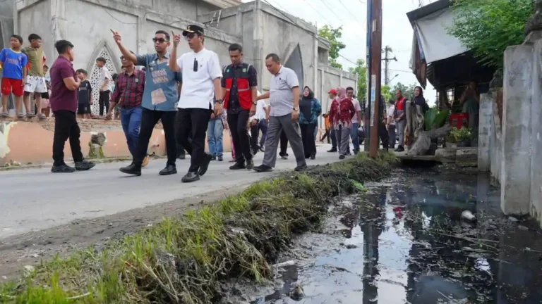 Wali-Kota-Medan-Rico-Waas-merespons-keluhan