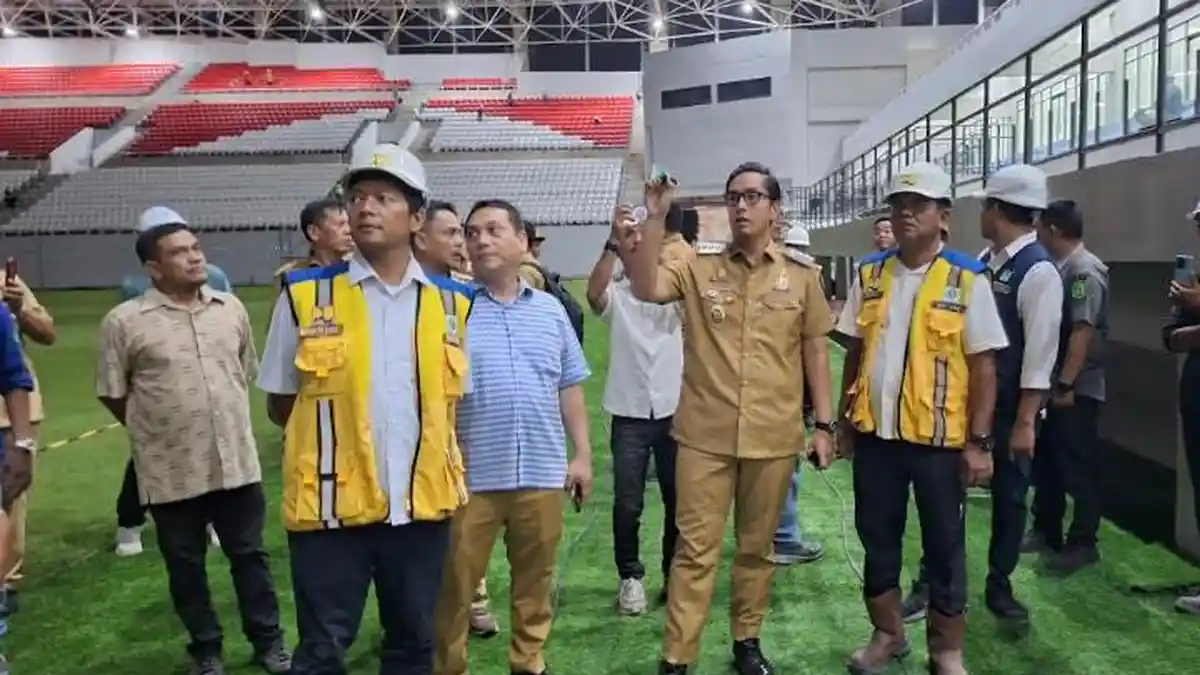 Wali-Kota-Medan-Rico-Waas-tinjau-Stadion-Teladan-Medan_Piala-AFF-2026_