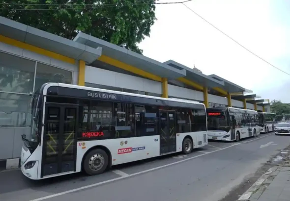 Aktivitasbuslistrikpa...daminggu245diKotaMedan