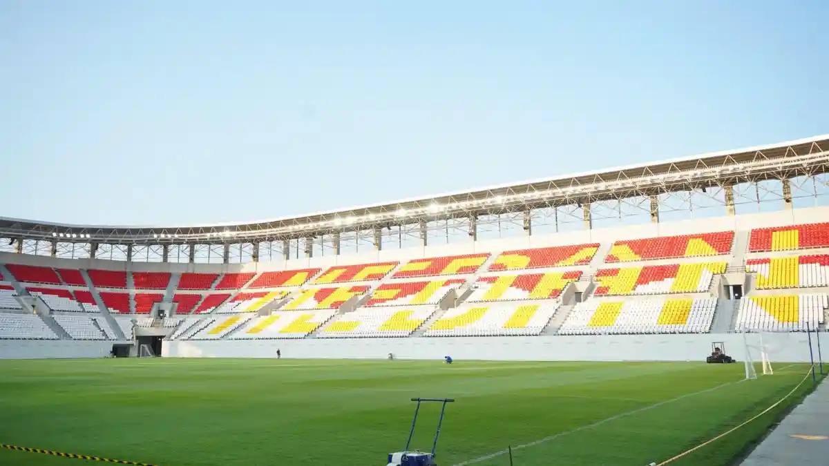 KondisilapanganStadio...ndipersiapkanuntuklaga