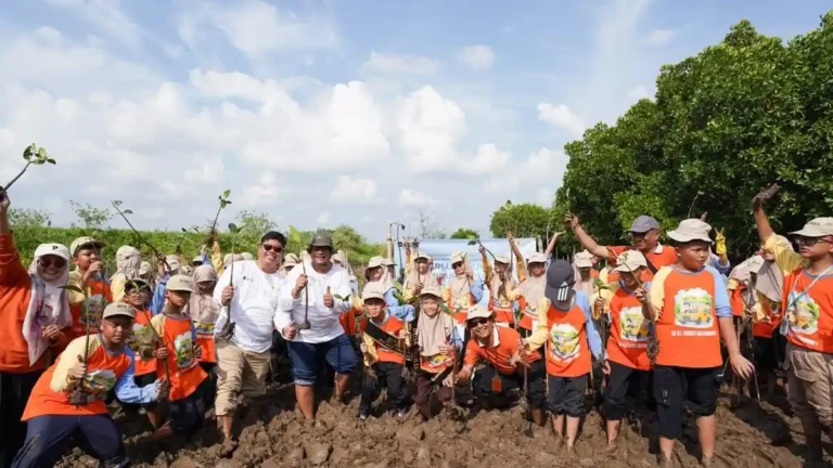 TANAMMANGROVEPLNIconP...nPlusmengajaksiswaSDHj