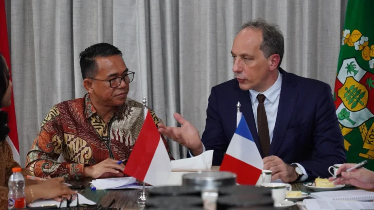 6a59083a13be1-wakil-wali-kota-medan-zakiyuddin-harahap-dan-dubes-prancis-untuk-indonesia-he-mr-fabien-penone_medan