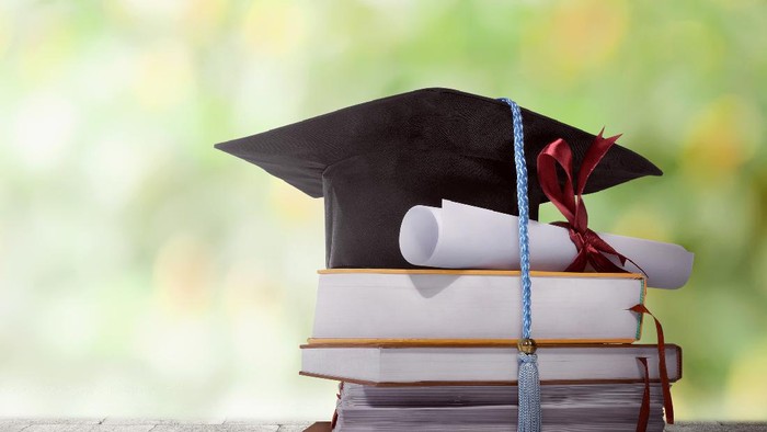 ilustrasi-wisuda-mahasiswa-1_169