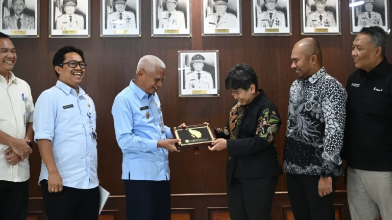 6a7922e9c4e58-direktur-utama-inalum-melati-sarnita-bersilaturahmi-dengan-wagub-sumut-surya_medan